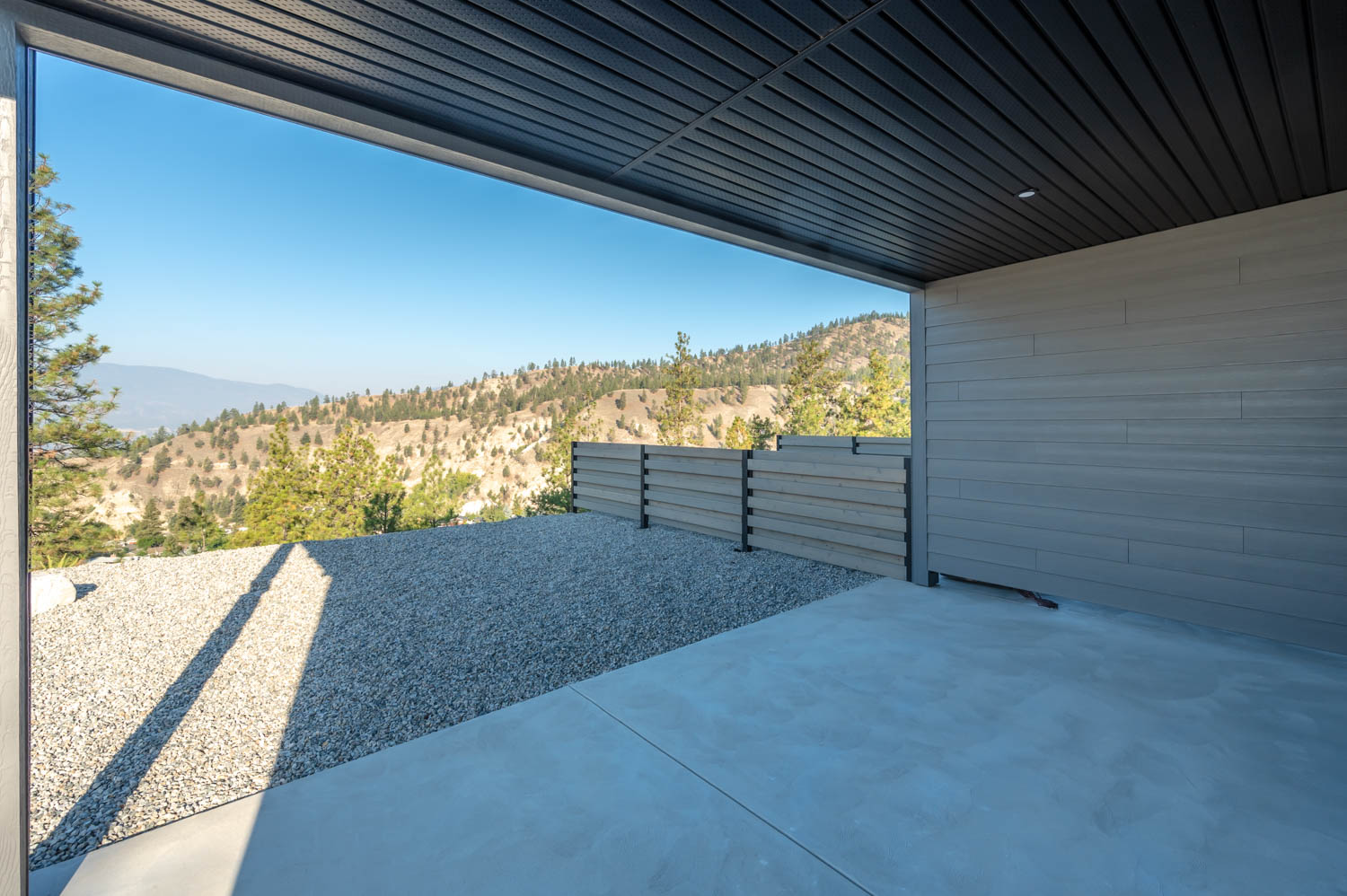 Covered patio with a view of the mountains